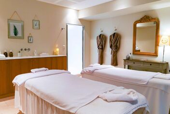 World-Class Spa Experience World-Class Spa Experience